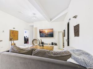 Lounge- click for photo gallery